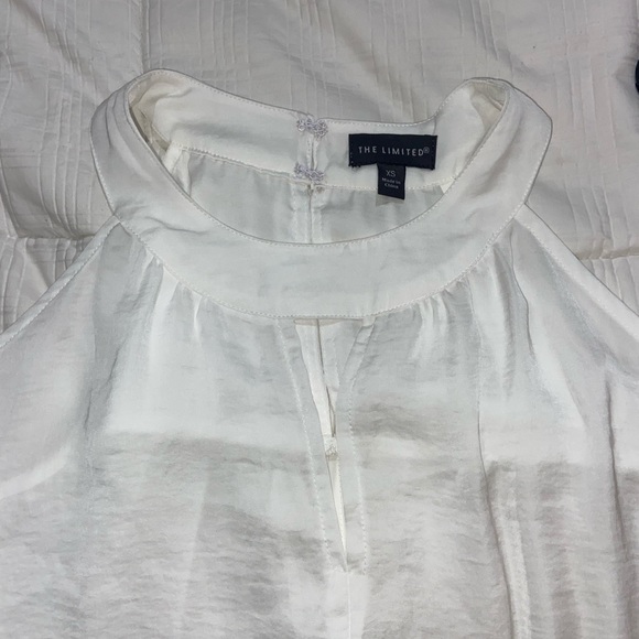 The Limited White Flowy loose fitting XS blouse - Picture 3 of 4